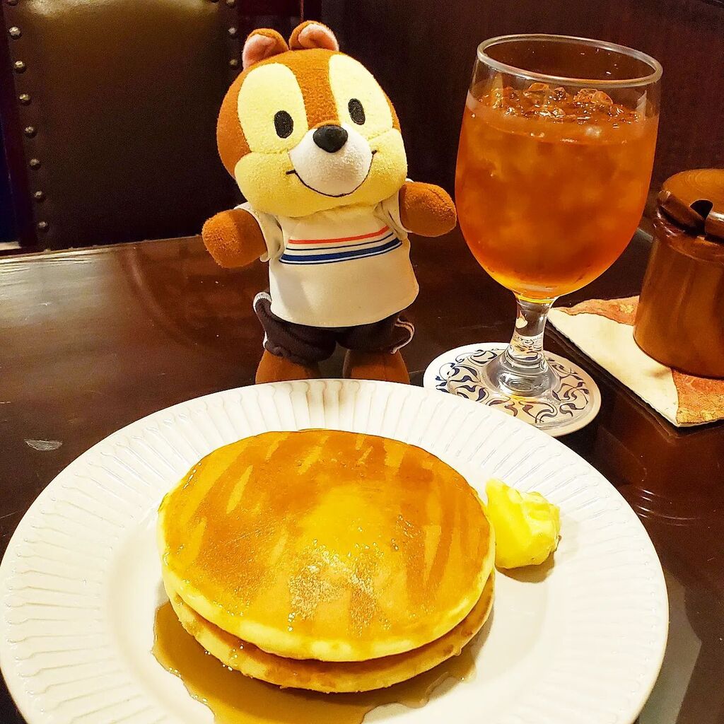 taro66040754's tweet photo. 『チップさんとホットケーキ』

喫茶店のシンプルホットケーキ美味しい(´･ω･｀)

#ぬいもーず
#ぬい撮り
#ぬいどり
#ぬいぐるみ
#ディズニー
#Disney
#チップ
#喫茶店
#ホットケーキ https://t.co/tuh4aRPF2h