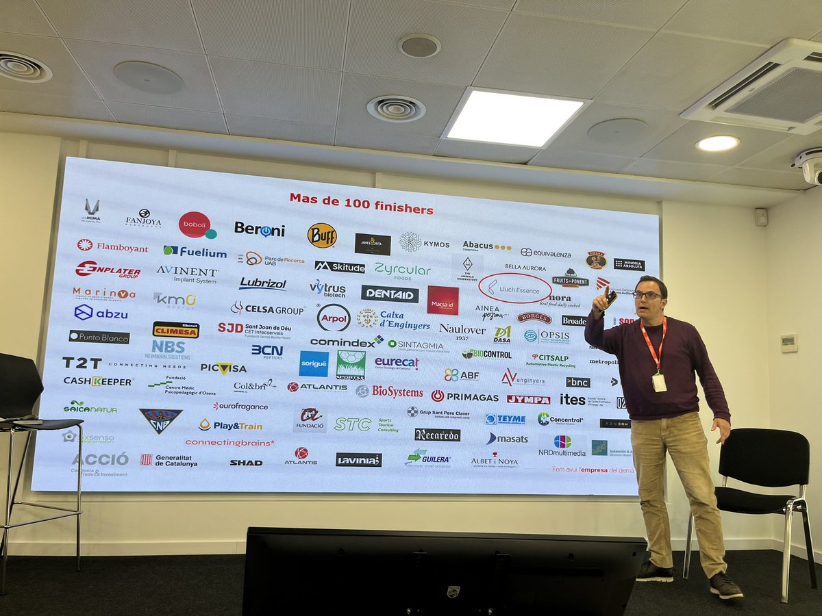 albertopezzi's tweet photo. El #valorcompartido presentado por @pvirtudes como tema central de las jornadas #intercluster Ecuador-Catalunya celebradas en @accio_cat y con las participación de más de dos docenas de #clusters como el @ClusterSalutMen entre otros https://t.co/UMLvKxZrxr