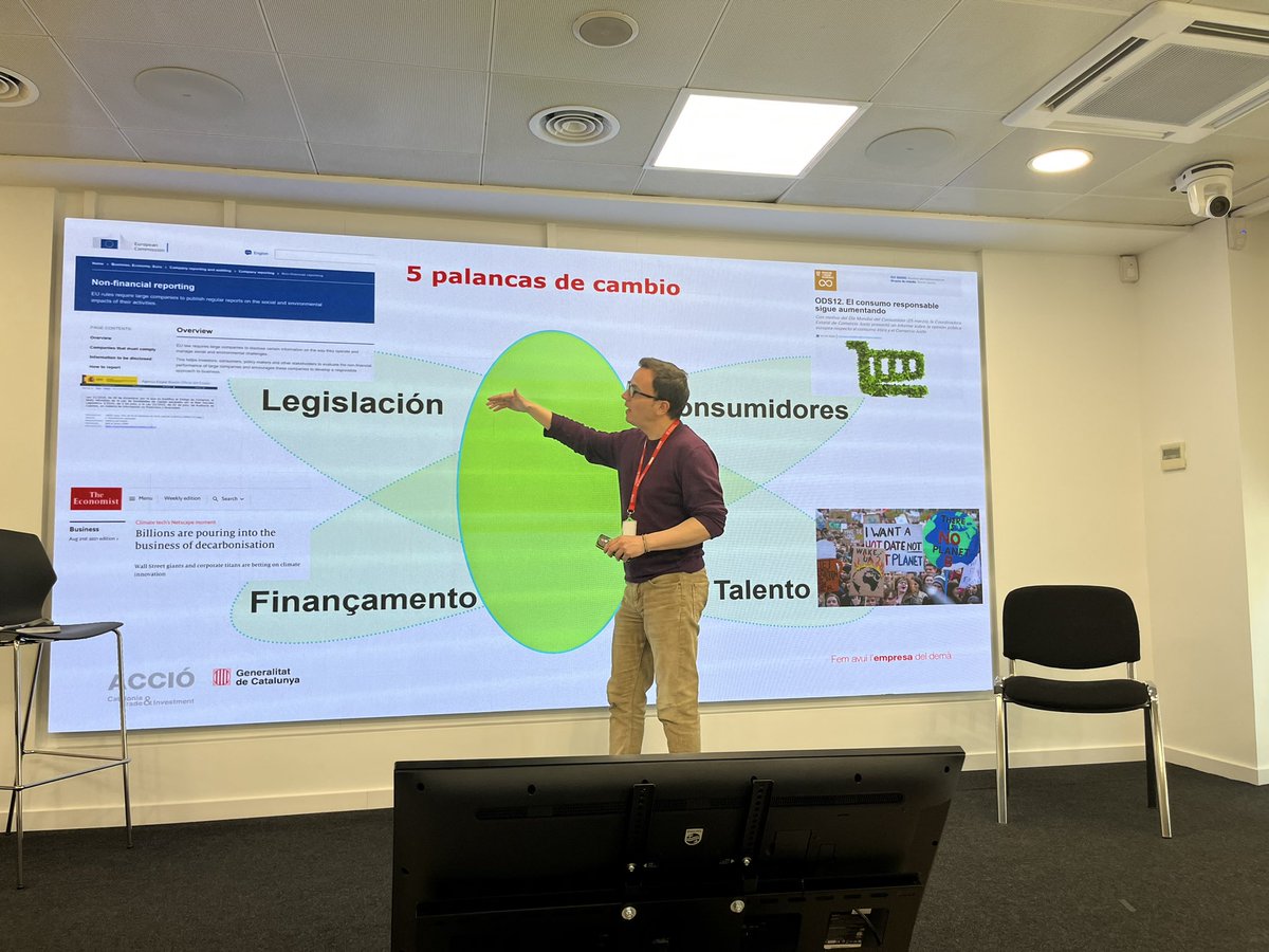 albertopezzi's tweet photo. El #valorcompartido presentado por @pvirtudes como tema central de las jornadas #intercluster Ecuador-Catalunya celebradas en @accio_cat y con las participación de más de dos docenas de #clusters como el @ClusterSalutMen entre otros https://t.co/UMLvKxZrxr