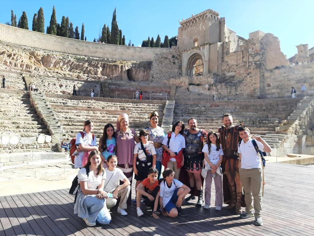 AnibalenEuropa's tweet photo. Ayer visitamos el Teatro Romano de Cartagena con Aníbal, Himilce, Escipión y Emilia Paula. ¡Qué suerte tuvimos!Hier, nous avons visité le Théâtre Romain de Carthagène avec Hannibal, Himilce, Scipion et Emilia Paula.Quelle chance nous avons eue ! #AnibalenEuropa #ErasmusPlus #CyR https://t.co/C5u4TSEsxI