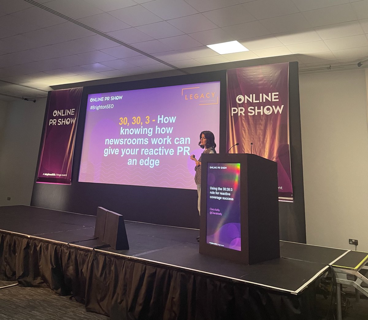 shoutbravoUK's tweet photo. .@Clarabkelly is next at the #onlineprshow sharing how to use 30:30:3 rule for reactive coverage success @brightonseo https://t.co/pKaa1WafwA