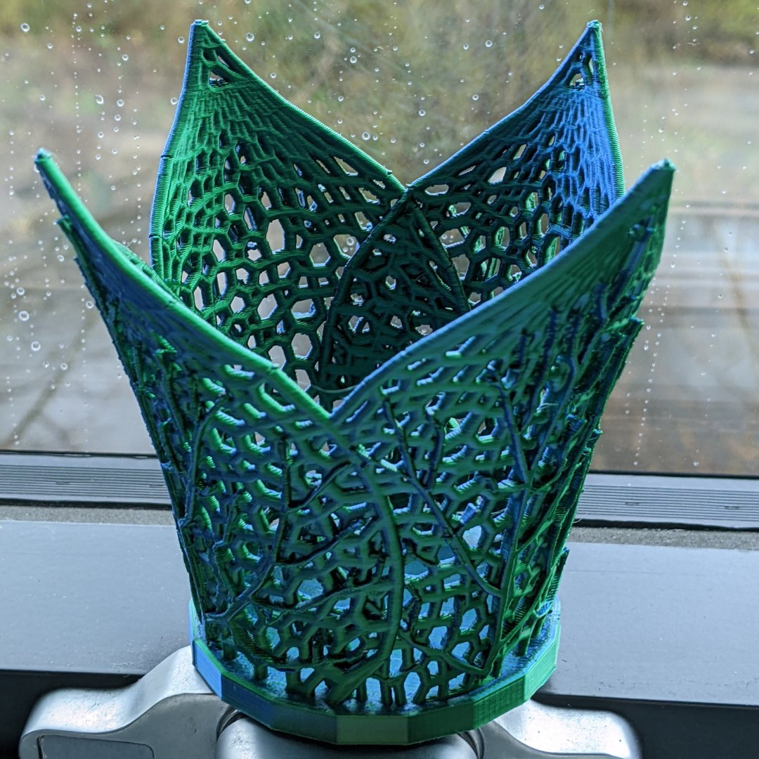 3MBIC's tweet photo. @EY_Foundation student Raheema joined us to gain work experience, shadowing our product designer Anastasis.  

She learnt how to use various design software &amp; created a leaf pen holder which we #3dprinted for her. 

Hear what she learnt during her visit: https://t.co/uORa0p4zkU https://t.co/rNTJ4YEHf2