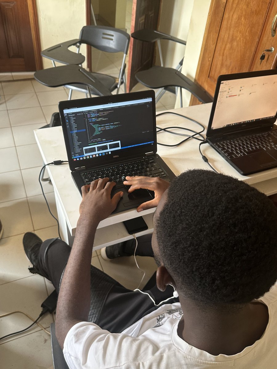 RebaseCodeCamp's tweet photo. Starting his Wednesday off right with some beautiful music while he codes away 💻☕️ #programmerlife #coding #webdevelopment #training #morningcoding #music #frontend #backend #SoftwareDeveloper #web #tech #wednesdaythought #midweekmotivation https://t.co/o1Dbbb5nde