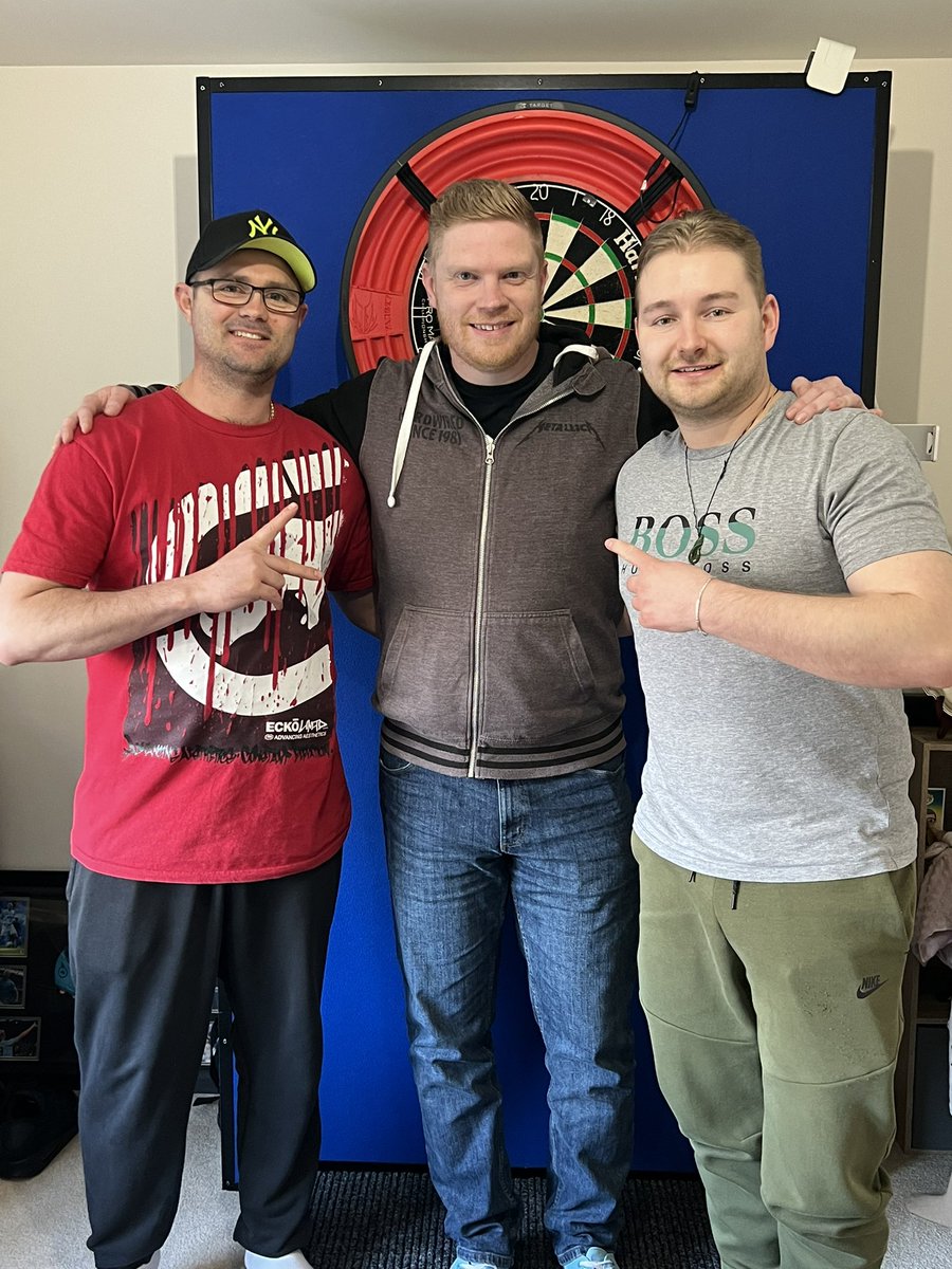 GoldenT147's tweet photo. Awesome afternoon catching up with my buddies @VandenBerghDimi and @DamonHeta180 🙏🏻😍 @tsmcltd180 @NDConsultancy #MakingFinanceFun https://t.co/LQF9YMDcrE