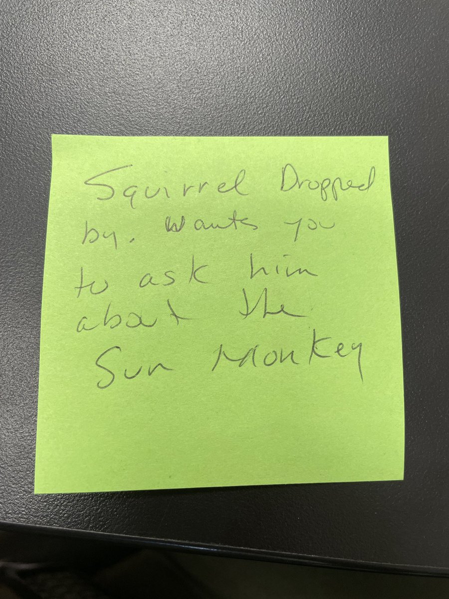 IdaColumite's tweet photo. Post-it notes left on my desk #weirdworkplace ☠️ #foreverdead 😹 https://t.co/A6FdQ4p0R5