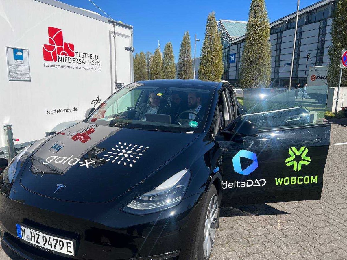 Dr. Frank Köster of the DLR Institute for AI safety, @fr3deric_ of @deltaDAO, & @korematic of @wobcom exploring the Gaia-X connected-vehicle demonstrator for vehicle data collection at Hannover Messe 2023, showcasing the moveID TP5 use case