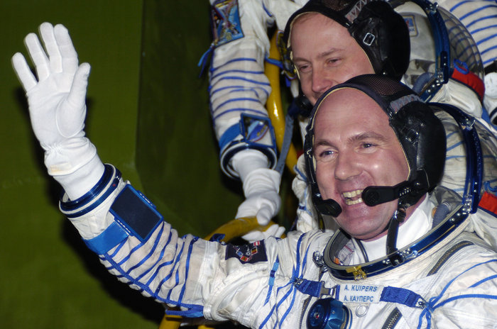 #OTD 19 April 2004, #ESA astronaut <a href="/astro_andre/">André Kuipers</a> Kuipers 🇳🇱 launched on 10-day #Delta mission to <a href="/Space_Station/">International Space Station</a>, 2nd Dutch citizen in space <a href="/esaspaceflight/">Human Spaceflight</a> <a href="/ESA_nl/">ESA Nederland</a> <a href="/AstroIronMike/">Col. Mike Fincke</a> <a href="/NLSpaceOffice/">NSO</a> <a href="/NVR_Ruimtevaart/">NVR Ruimtevaart</a> <a href="/SRON_Space/">SRON Space Research</a> <a href="/NASAhistory/">NASA History Office</a> <a href="/Spaceexpo/">Space Expo</a> 👉 esa.int/Science_Explor…