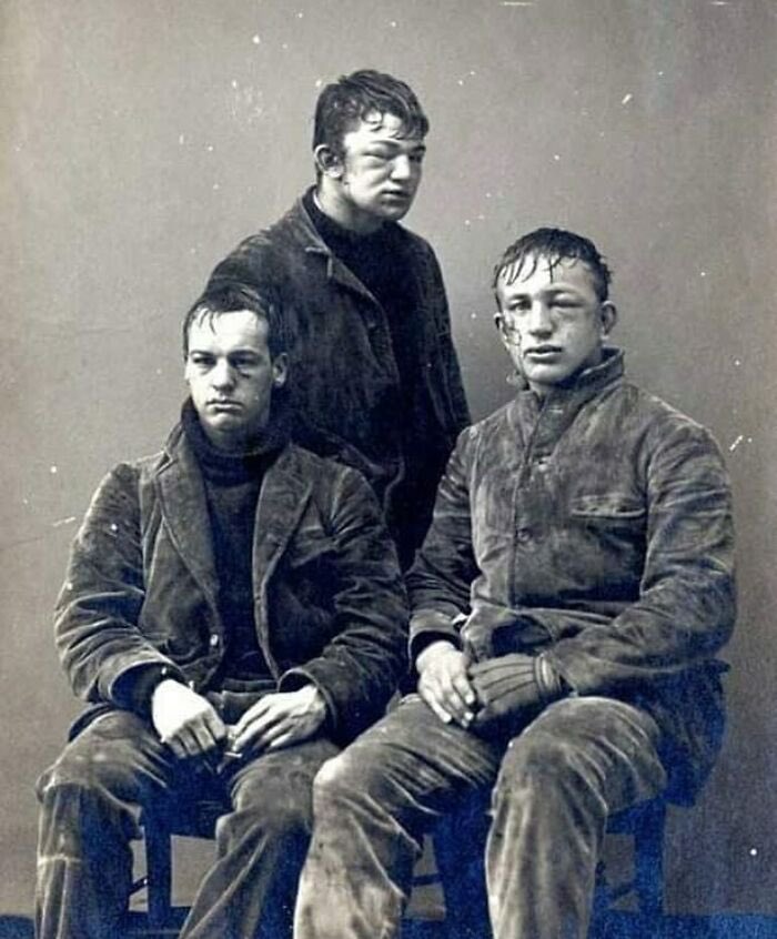 KalteMalte53's tweet photo. Princeton University Students After A Snowball Fight, 1893. In The Photo Are, From Left, Darwin R. James, John P. Poe, And Arthur L. Wheeler.

Before the turn of the 20th century, it was tradition for Princeton students to have snowball fights between the freshman and sophomore. https://t.co/3DObg8utrY