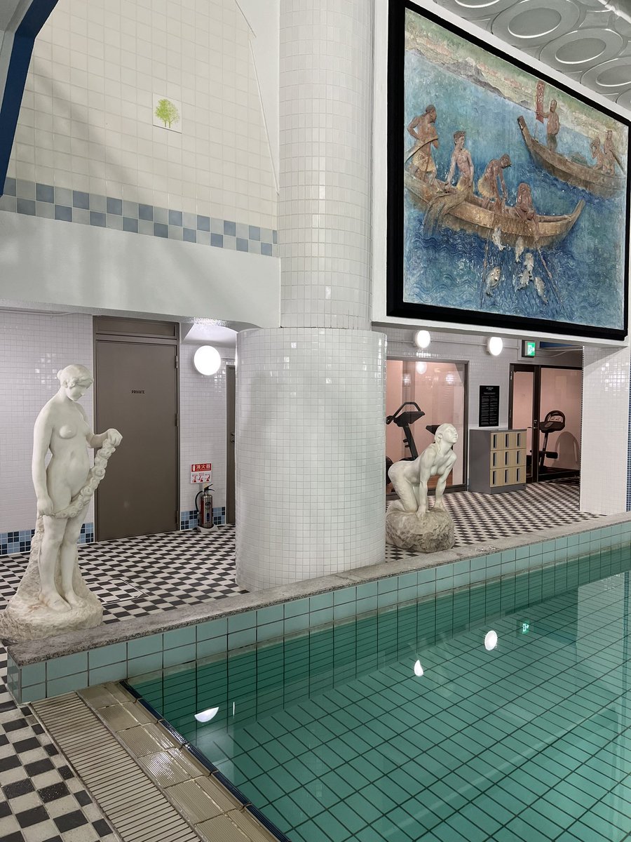 The hotel I’m staying in is literally Vapor wave