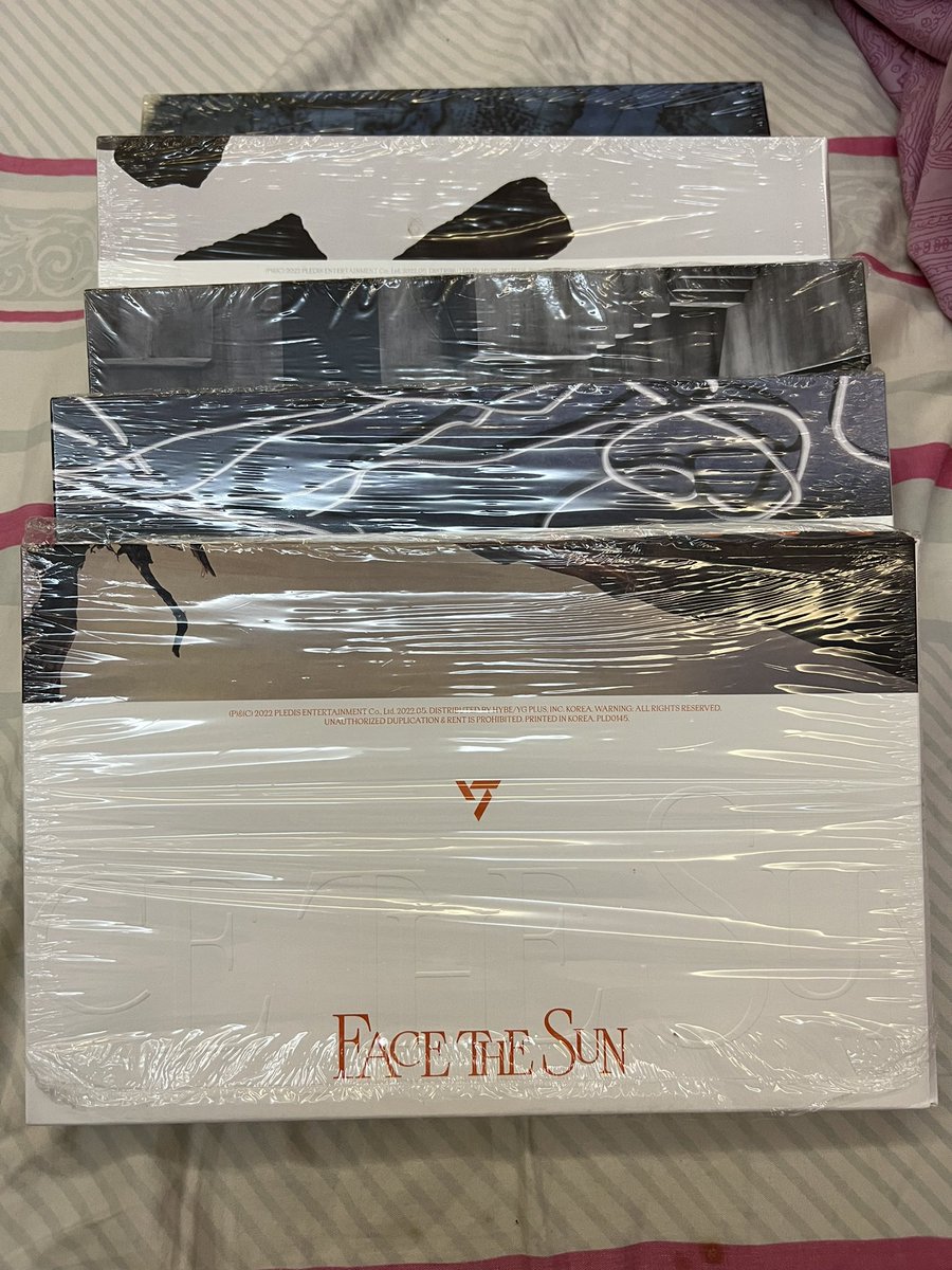 KatSellsStuff's tweet photo. ✨Free Claims ✨

Face the Sun unsealed album set 
(Everything but the PCs)

Sending as a set only cus hassle mag pack asfdgdh

Dm if interested! https://t.co/6PhzMdCSct