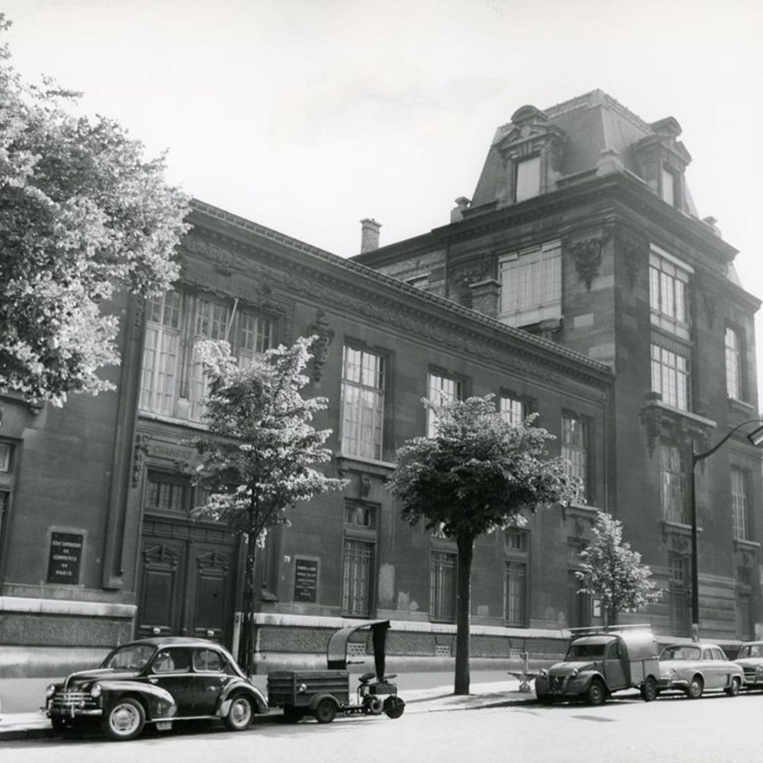 ESCP_bs's tweet photo. Who remembers when our campuses were like this? 🧐
#throwback #50Years #Europeancommunity https://t.co/H5QwZ6nv5i