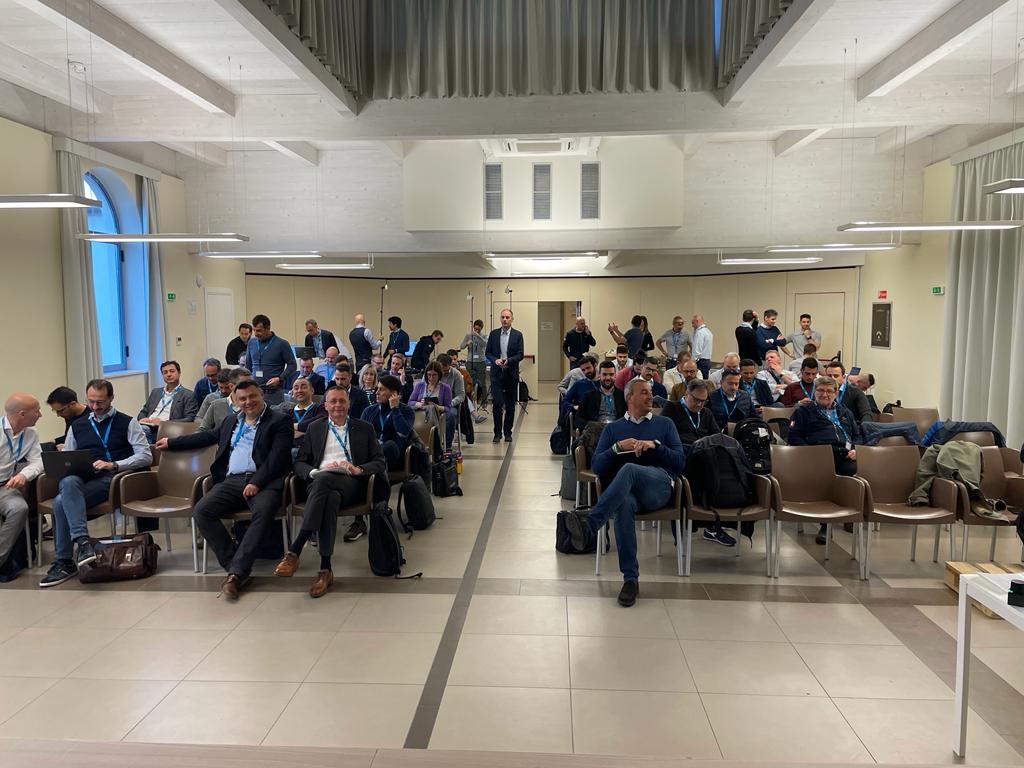 SICKItalia's tweet photo. Sales Meeting 2023 e #TeamBuilding: la combinazione giusta per preparare un team ad essere sempre professionale, performante, attento alle necessità dei nostri clienti e soddisfatto della propria squadra. Per noi le #persone sono davvero importanti💙
#SICKsensorintelligence https://t.co/xEUtE1qk8L