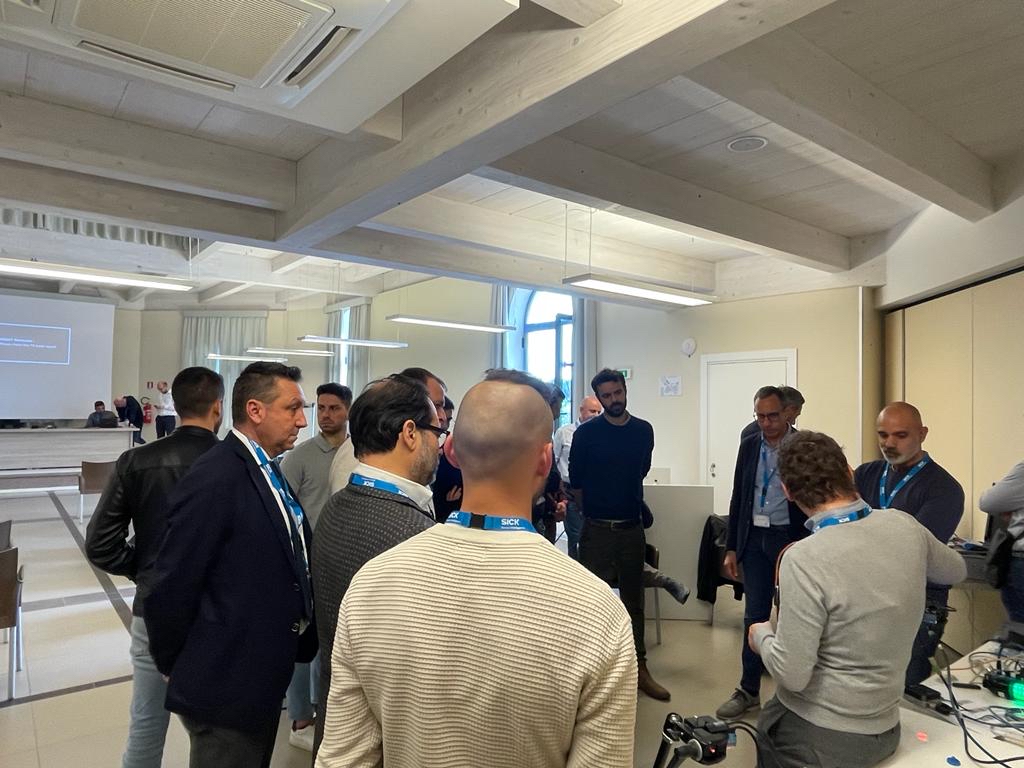 SICKItalia's tweet photo. Sales Meeting 2023 e #TeamBuilding: la combinazione giusta per preparare un team ad essere sempre professionale, performante, attento alle necessità dei nostri clienti e soddisfatto della propria squadra. Per noi le #persone sono davvero importanti💙
#SICKsensorintelligence https://t.co/xEUtE1qk8L