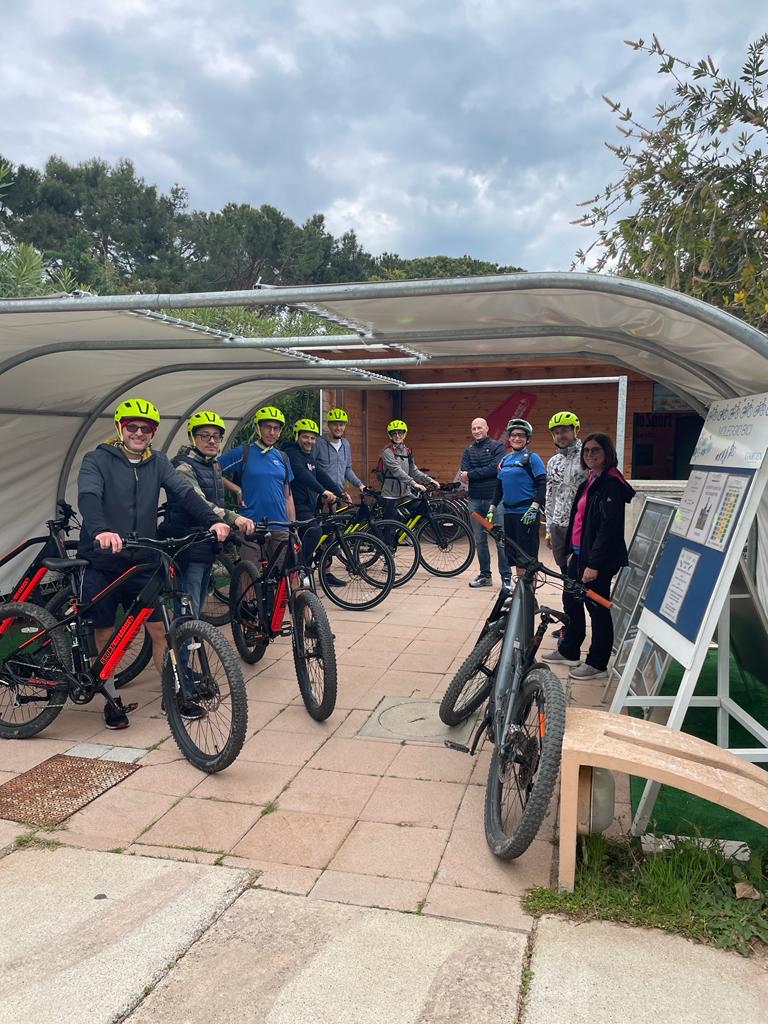 SICKItalia's tweet photo. Sales Meeting 2023 e #TeamBuilding: la combinazione giusta per preparare un team ad essere sempre professionale, performante, attento alle necessità dei nostri clienti e soddisfatto della propria squadra. Per noi le #persone sono davvero importanti💙
#SICKsensorintelligence https://t.co/xEUtE1qk8L
