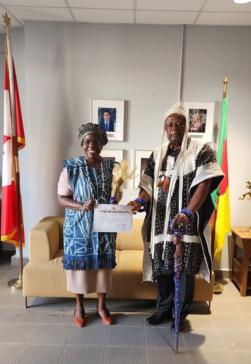 CanadaCameroon's tweet photo. Canada in Cameroon: Productive meeting between the High Commissioner of Canada🇨🇦 @Lorraine_Canada and H.M. Tchoua Kemajou Vincent, King of the Bazou to learn more about the rich cultural heritage of the Bazou people and their contribution to the development of Cameroon🇨🇲. https://t.co/h4VZk4rEjp