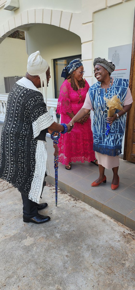 Canada in Cameroon: Productive meeting between the High Commissioner of Canada🇨🇦 <a href="/Lorraine_Canada/">Lorraine Anderson 🇨🇦</a> and H.M. Tchoua Kemajou Vincent, King of the Bazou to learn more about the rich cultural heritage of the Bazou people and their contribution to the development of Cameroon🇨🇲.