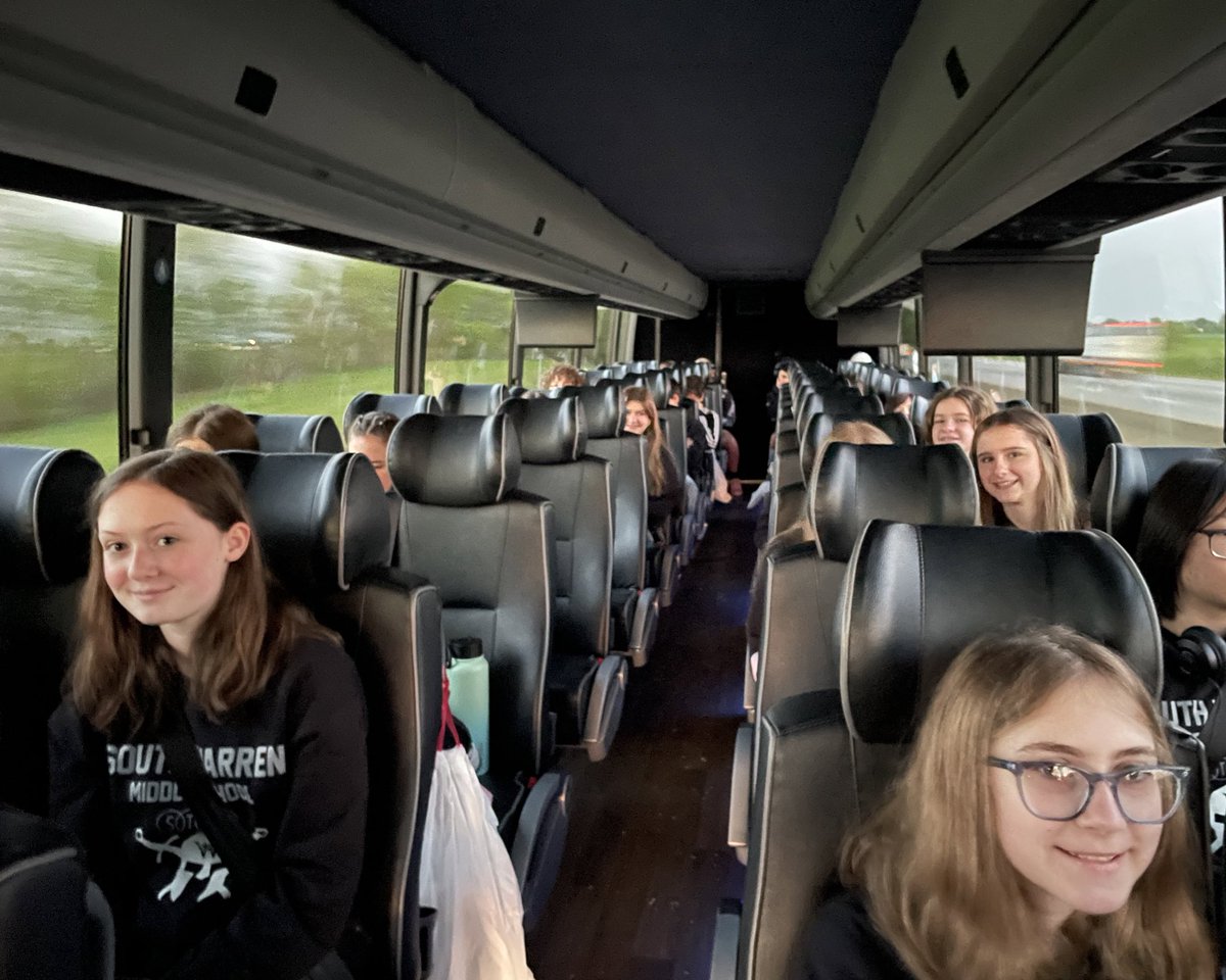 DWebbTech's tweet image. @SWMSBGKY we’re off! Headed to @STLPKentucky bright and early this morning! Thanks to @WarrenCoSchools for the nice ride! #BigDistrictBigOpportunities