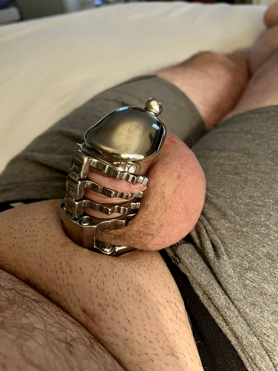 nikedave09's tweet photo. Nice view for a Tuesday morning. Proudly #lockedinwerks #chastitypiercing #teamlocked https://t.co/QChlVd6lXK