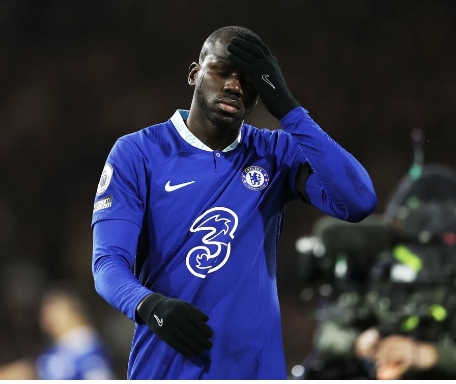 celery_brigade's tweet photo. todd boehly gave a 31 year old koulibably £295k a week despite the fact that he’s never played in PL (and has been poor this season)

but he’s been unwilling to give our POTY for the last 2 campaigns, 24 year old mason mount, £250k a week 

boehly literally hasn’t got a scooby… https://t.co/KMoizU0zto