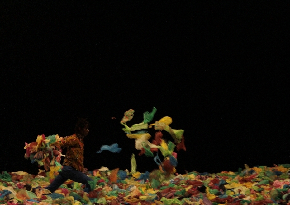 👉 Moi, Ma Chambre, Ma Rue
🗓 Mercredi 19 avril
Représentation publique et gratuite du spectacle solo de Tidiani N'Diaye, Moi, Ma Chambre, Ma Rue.

Dans le cadre de #NewSettings, un programme de la Fondation d'entreprise Hermès
#Hermès #Fondation Hermès