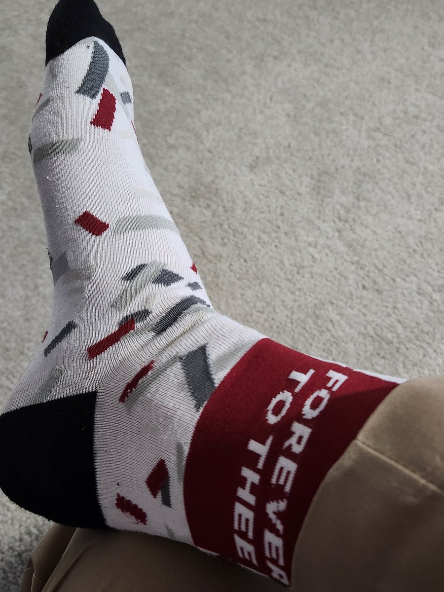 jasonusc1's tweet photo. I put my socks on one at a time. Today is #Give4Garnet. If you can, simply Give “Your Graduating Year” amount.
2005 = $20.05

https://t.co/BmZn5mQgQm https://t.co/RlgaDMIaoZ