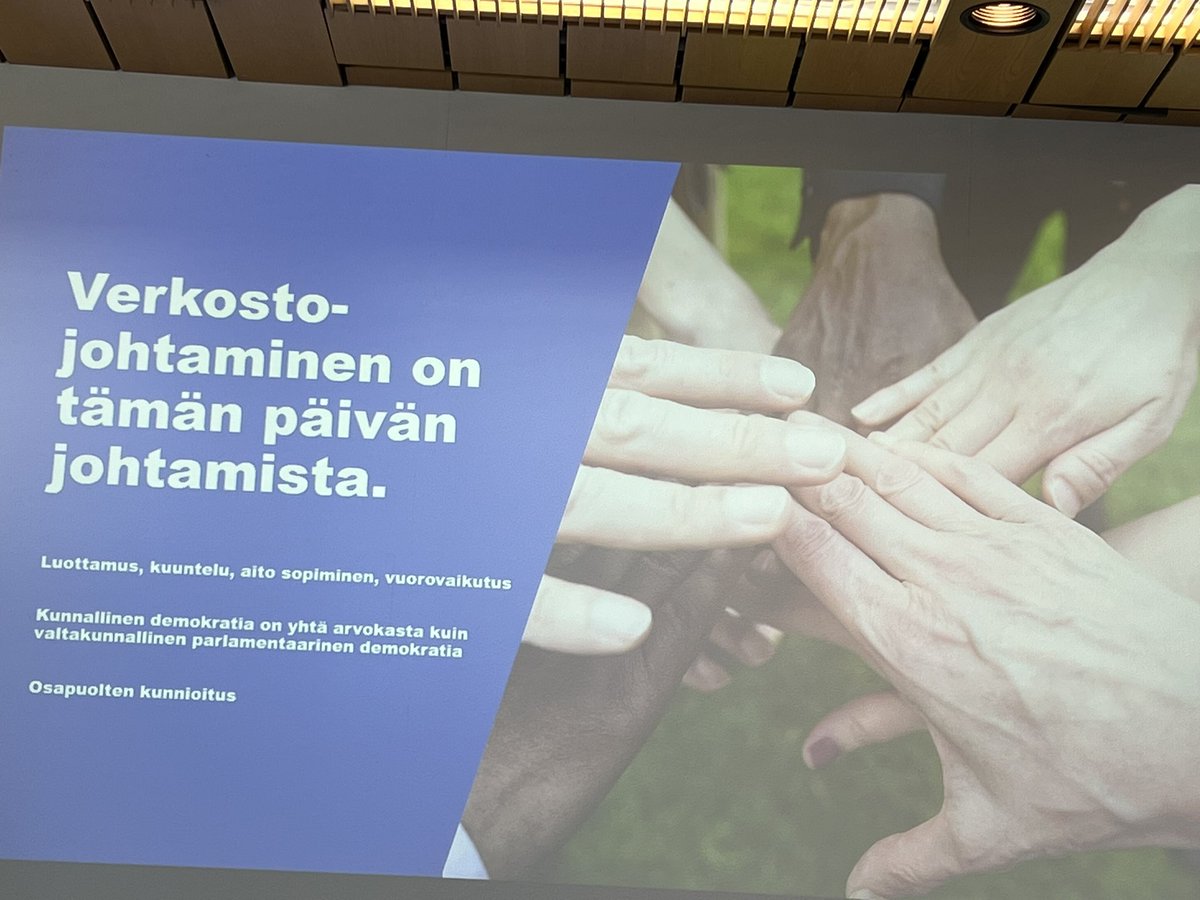 Hannhurm's tweet photo. @RitvaViljanen puhui tänään @KL_uso USO7 verkostoprojektin tapahtumassa. Verkostojohtaminen tätä päivää, tämä hyvä huomioida myös kun pohditaan kuntien tulevaisuutta. Myös meillä Heinolassa @Heinolakaupunki. Huomioon pitäisi valtion taholla ottaa myös kuntien erilaisuus. https://t.co/gZkMMsa8LZ