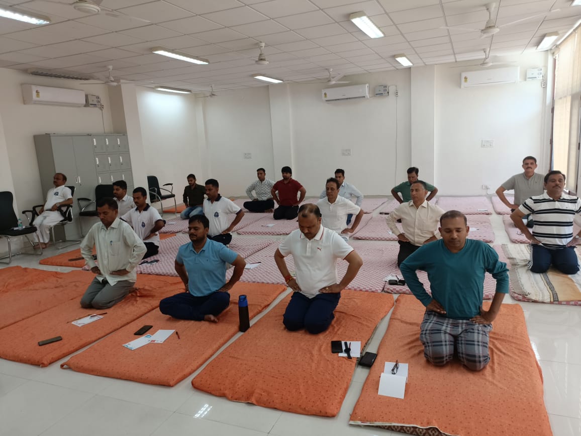 nacincbic's tweet photo. NACIN CHD is organizing 5-days workshop on “Art of Living" from 17-21 April, 2023 for Grp B Officers of CBIC to increase their overall well being and efficiency. All the 19 participants were taught technique of Sudarshan Kriya, pranayama and meditation.#CBIC #DGHRD #NACIN. https://t.co/fD3kL7OQRN