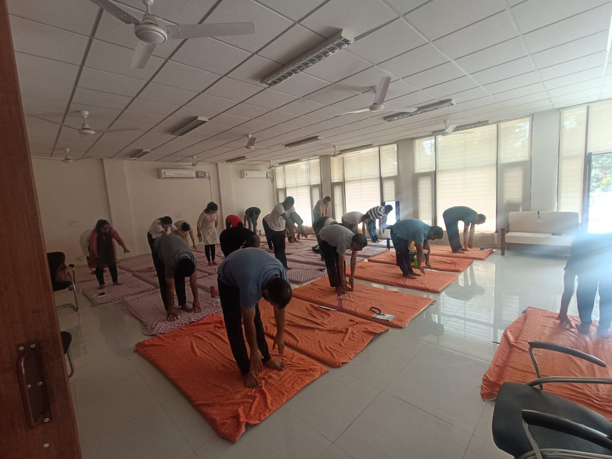 nacincbic's tweet photo. NACIN CHD is organizing 5-days workshop on “Art of Living" from 17-21 April, 2023 for Grp B Officers of CBIC to increase their overall well being and efficiency. All the 19 participants were taught technique of Sudarshan Kriya, pranayama and meditation.#CBIC #DGHRD #NACIN. https://t.co/fD3kL7OQRN