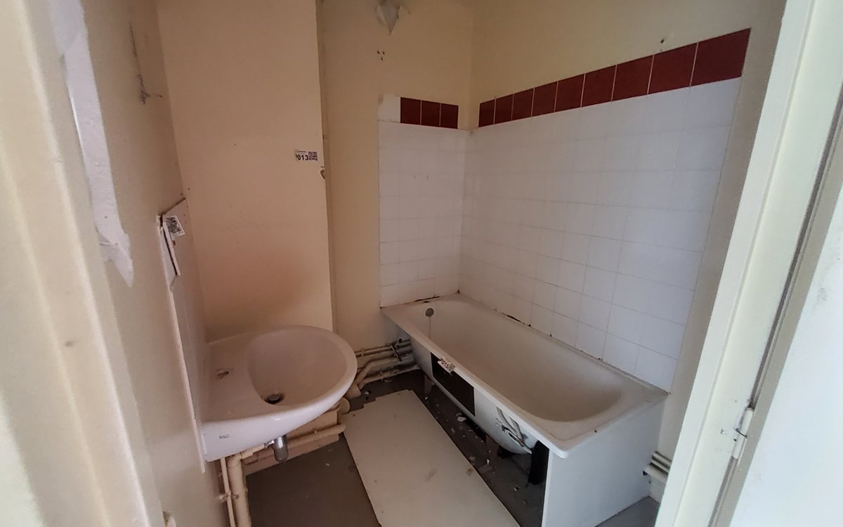 rethink_obe's tweet photo. Le chantier de notre projet de #réhabilitation de 16 logements sociaux à Champigny-sur-Marne pour Paris Habitat destiné à l’hébergement transitoire démarre par le logement témoin. #rethink https://t.co/nF3AZbxn81
