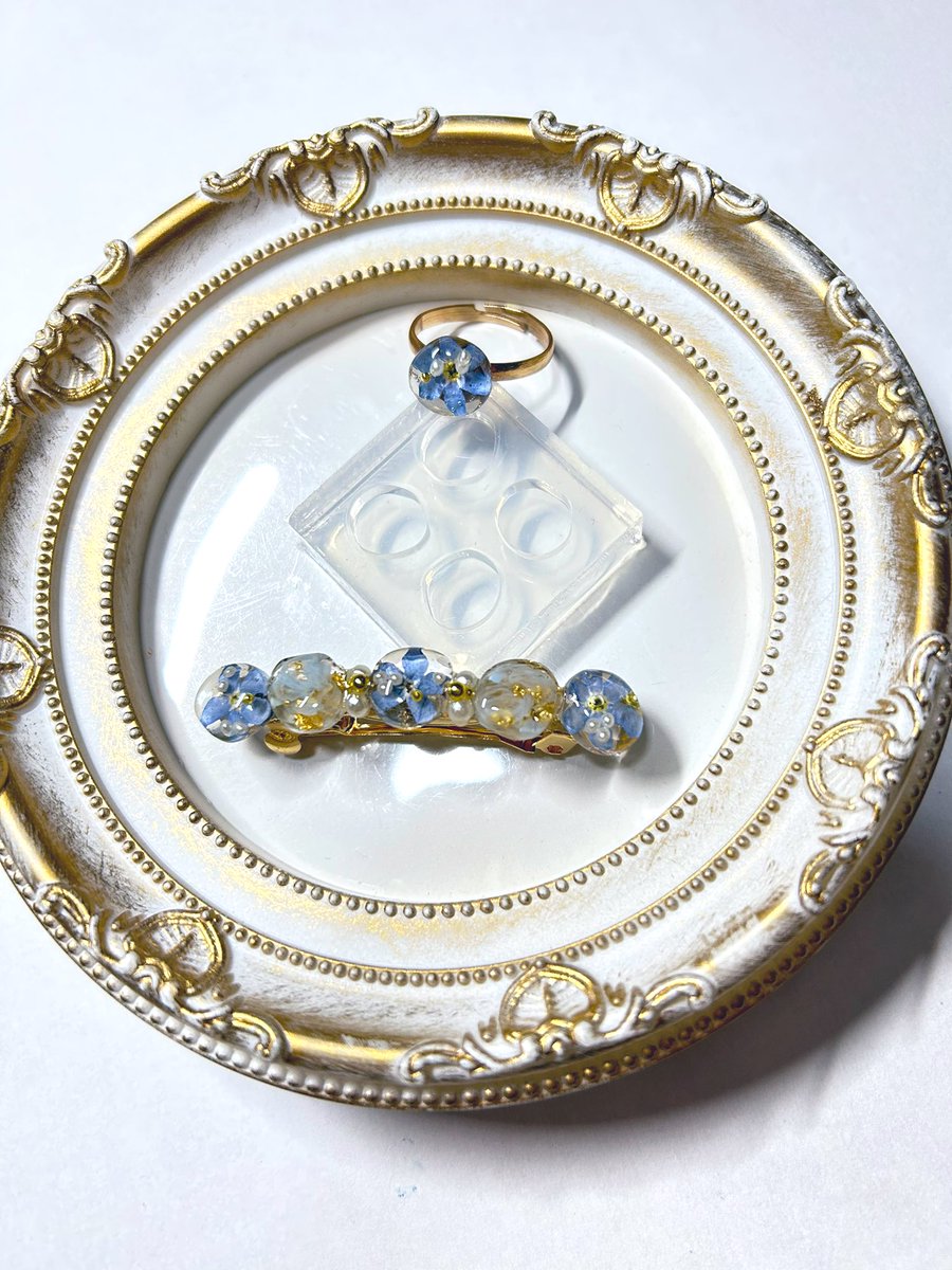 yocchanchan47's tweet photo. うるるのお店(ULCUTE)さんでレジン液を購入した際に、おまけのモールドがついてきた!
このモールドが可愛すぎた😍😍
作り方はこちら↓
https://t.co/N8cBnjdt9X
#レジン #ulcute
#レジンアクセサリー
#勿忘草 #ヘアバレッタ
#リング #指輪
#ハンドメイド #handmade
#うるるのお店 https://t.co/T21OgWjMzW