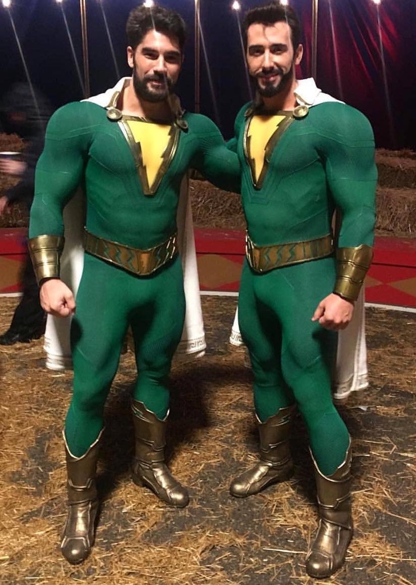 CosplayerGuys's tweet photo. Want to be featured? DM your favorite hot guy in costume & follow us. #costumebulge #bulge #gay #bulgeoutline #frontbump #Cosplay #GayHalloween #GayCosplay #gaysuperhero #ZacharyLevi #Shazam #ShazamCosplay #superherocostume #guysinspandex #SuperHeroPedro #DJCotrona https://t.co/b0ZlQDiggR