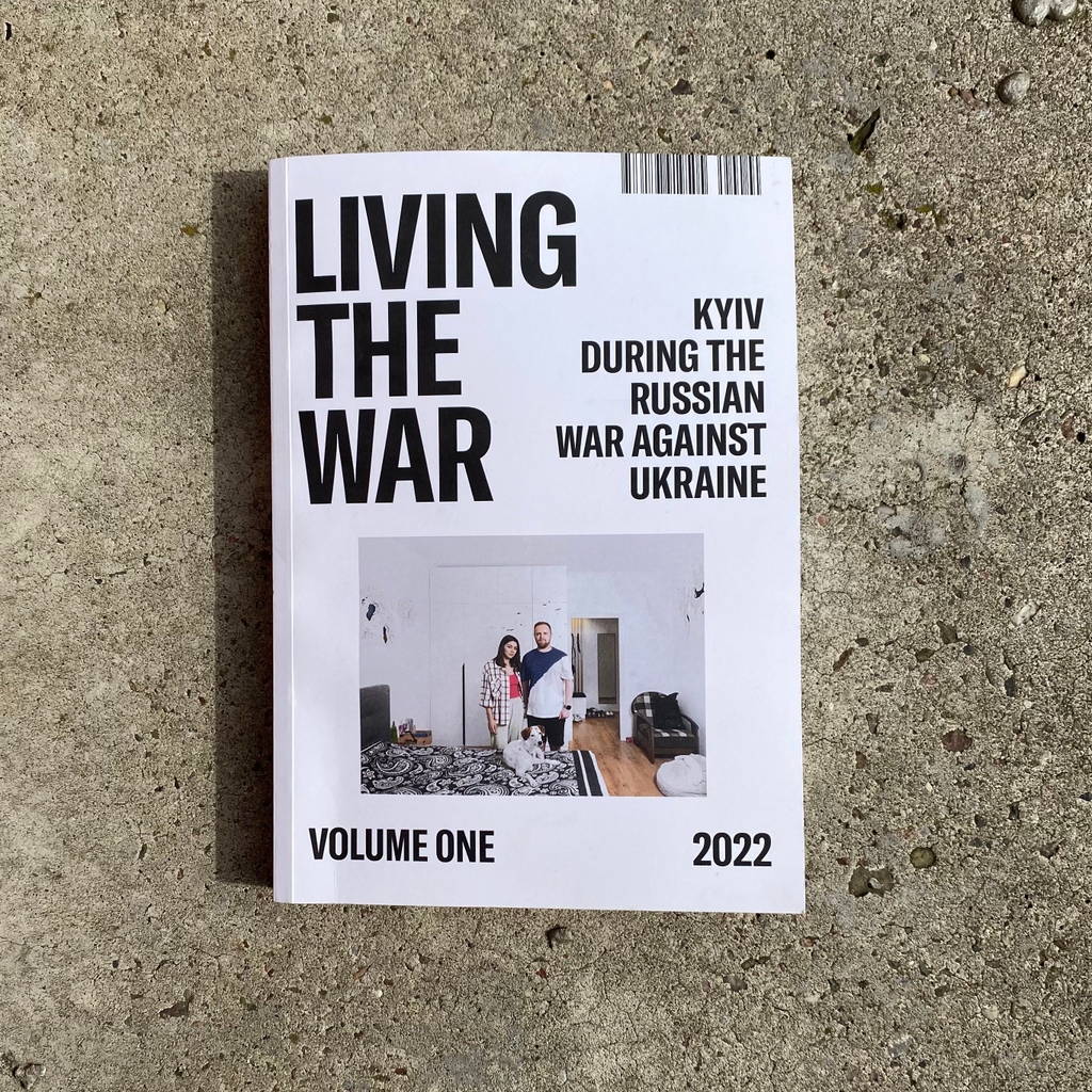 olafureliasson's tweet photo. Today we are looking through volume one of ‘Living the War’, a sensitive account told through the lens of the personal stories of the residents of Kyiv, Ukraine's capital. Ukrainians share their experiences during Russia's attempted takeover of the city.
https://t.co/V3SHIZGmE8 https://t.co/mmZ0wxP6Ms