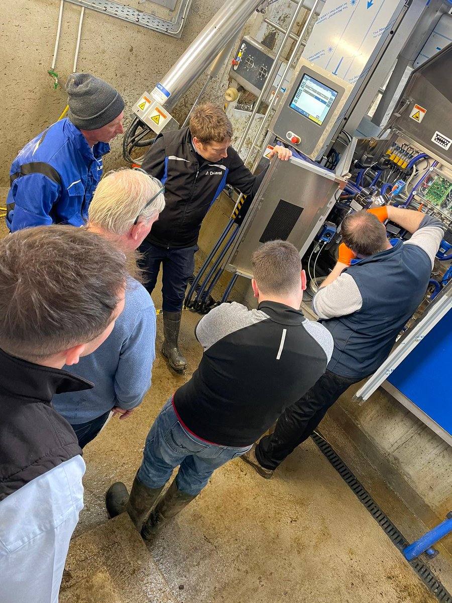 Very informative training session with 
Managing Director Brian Harte and VMS Engineer Paul Harte on general maintenance to recently transitioned robotic customers.

Thanks to John Ahern in Ballyhooley for letting us host the talk and demonstration on his farm.

#welivemilk