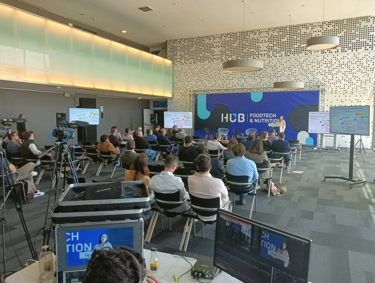 eduardvicentep's tweet photo. Finalitzem la jornada del #HubFoodtechNutrition sobre els reptes del sector vitivinícola coneixent els ajuts per la digitalització i sostenibilitat amb @accio_cat @monicabc04 #NGUE https://t.co/DWJ3VDTHkd