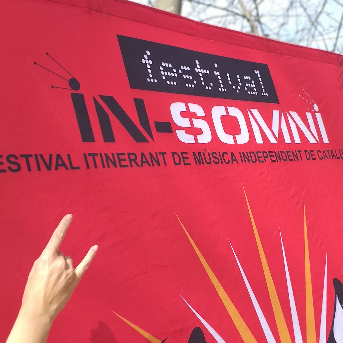 InSomniFestival's tweet photo. Els #SonicBeast de @xaviercalvet al concert "Sant Jordi és Punk" el DV. 21/04 a #LaNauBanyoles🤘🎶  amb #TheCapaces  🎸🔥 i els #DistòpicBanyoles No hi faltis! 😝
@EstrellaDammCat @CostaBravaFesti @banyolestv @radiobanyoles @festesbanyoles @GiContraInfos @ElGerio @Cati_Girona https://t.co/PI0bDdRPeT