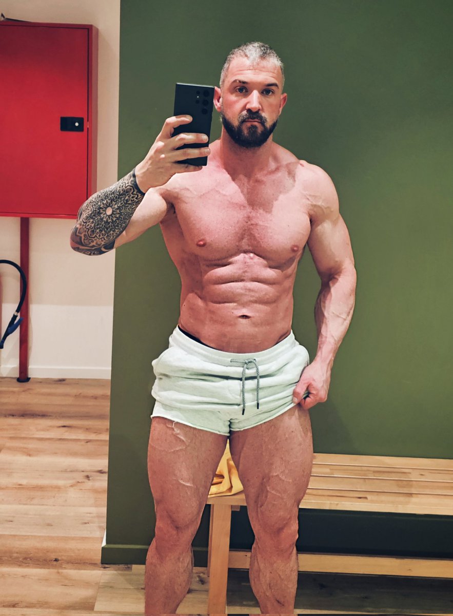 RalphVuyst's tweet photo. Working on that summer body to get ripped #bodybuilder #shred #shredding #ripped #gaybodybuilder https://t.co/54wHx7oRoA