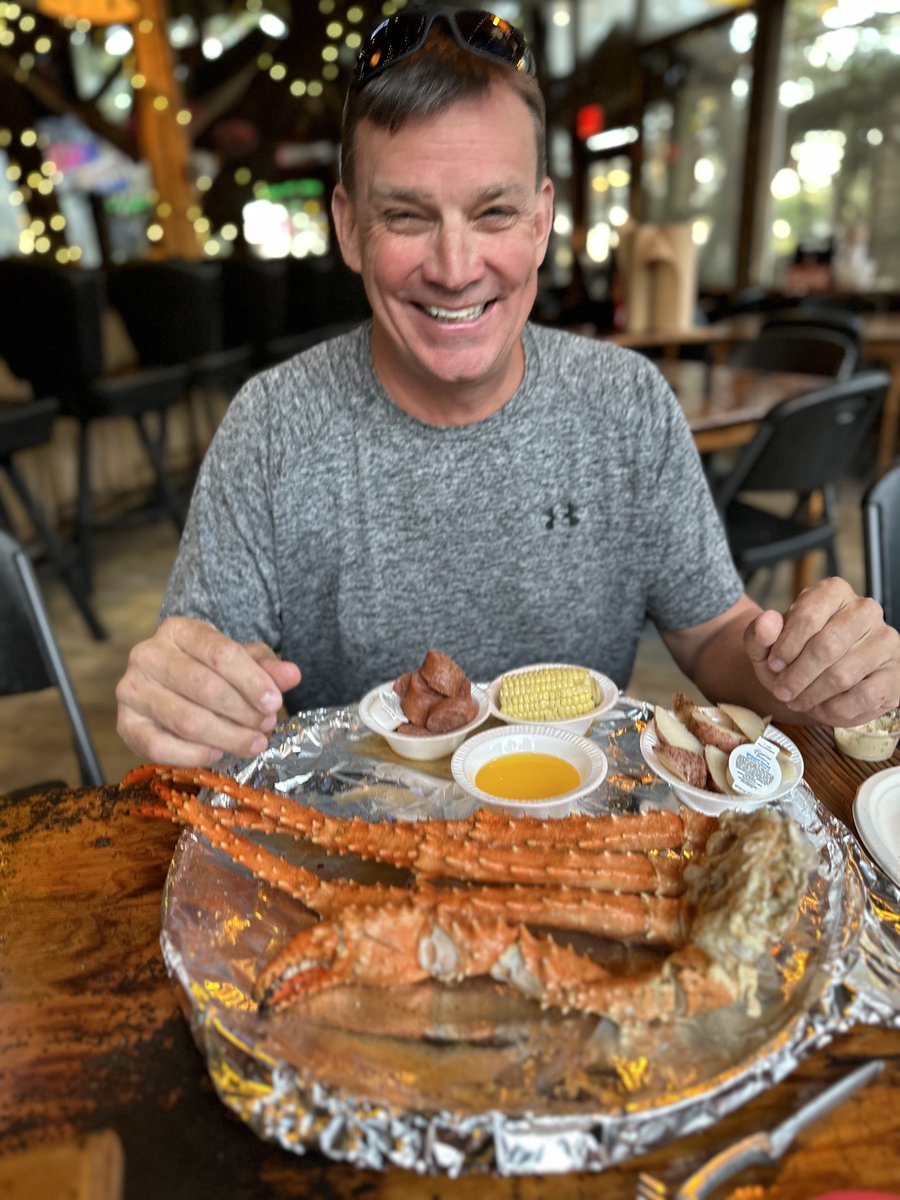 CrabShackTybee's tweet photo. 👀🦀When our King Crab comes to the table, it's hard not to smile! 🦀
.
👉Have you ever tried the Alaskan King Crab?
.
#crab #kingcrab #sweet outdoordeck #outdoorliving #diningoutside #dininginside #seafoodrestaurant #crablegs #crab #crabshack #savannahgeorgia https://t.co/yeP8dCgmqN