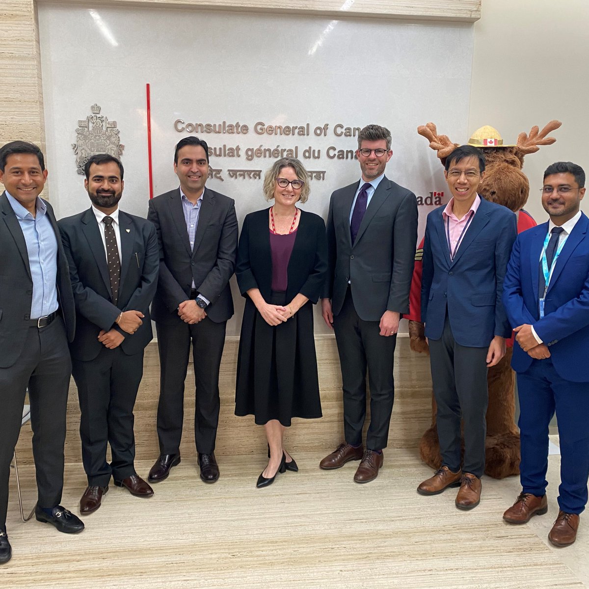 DiedrahKelly's tweet photo. Glad to meet with the team from Ontario Teachers' Pension Plan who have recently opened their #Mumbai office. @OTPPinfo is bullish on #India and plans to scale up their investments here. We look fwd. to the continued 📈in collaborations 🇨🇦🤝🇮🇳 https://t.co/iGEN2Irpo4