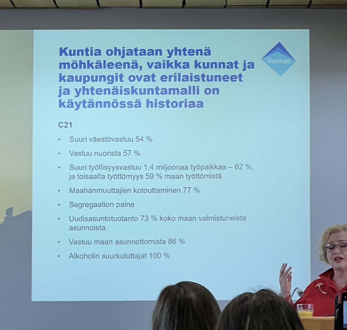 KjSorvisto's tweet photo. #USOkunnat koolla tänään Kuntatalolla. Ihana, inspiroiva puheenvuoro #kuntajohtaminen ja #julkinenjohtaminen aiheista @RitvaViljanen 💯🔥 https://t.co/Ft7ugy5AD6