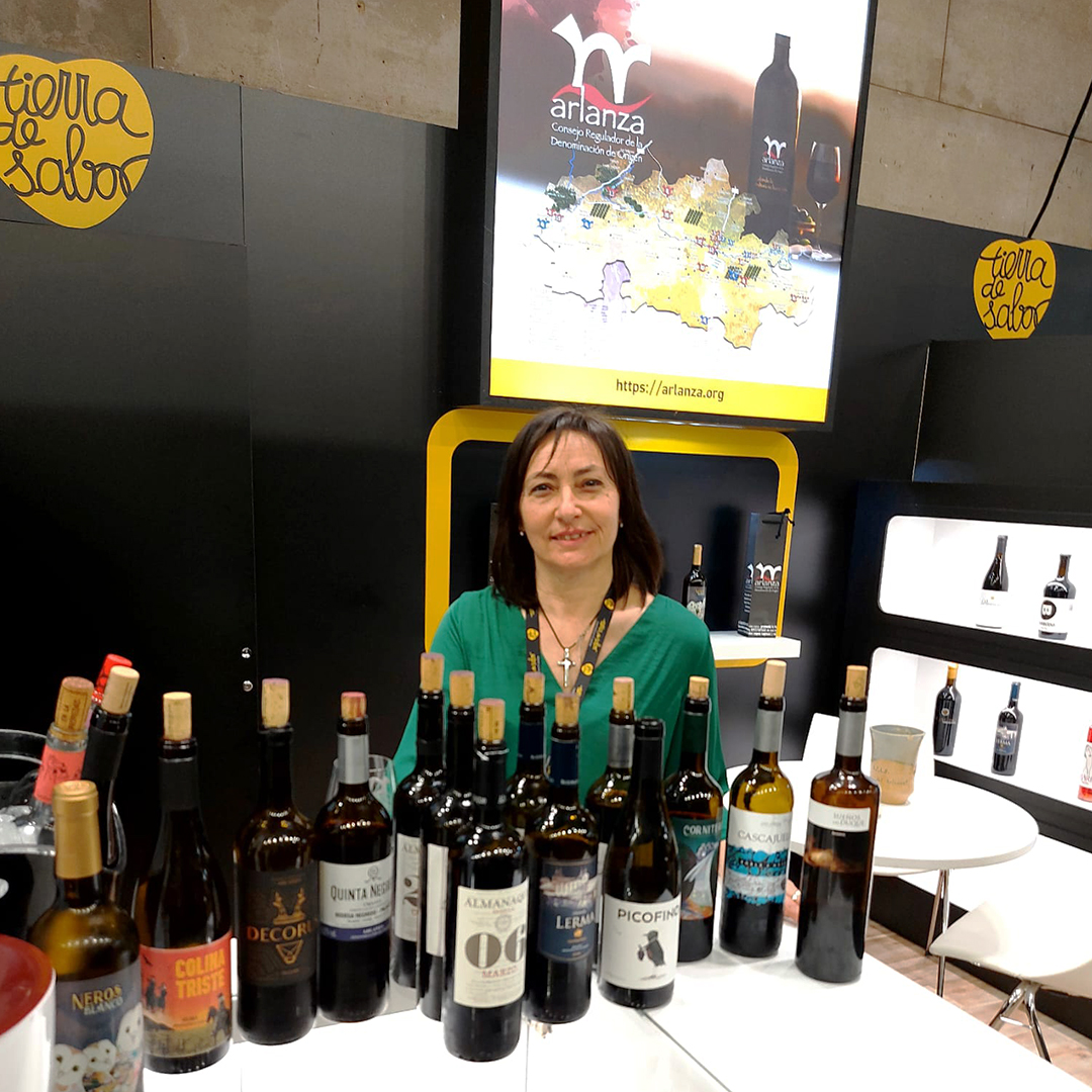 DOArlanza1's tweet photo. 🍇𝐃𝐞𝐧𝐨𝐦𝐢𝐧𝐚𝐜𝐢𝐨́𝐧 𝐝𝐞 𝐎𝐫𝐢𝐠𝐞𝐧 𝐀𝐫𝐥𝐚𝐧𝐳𝐚 estamos participando en la nueva edición de 𝑺𝒂𝒍𝒐́𝒏 𝑮𝒐𝒖𝒓𝒎𝒆𝒕𝒔 en @IFEMA en 𝗦𝘁𝗮𝗻𝗱 𝟭𝟮𝟱 y probar nuestros vinos. ¡Os esperamos! 🍷 #𝗗𝗢𝗔𝗿𝗹𝗮𝗻𝘇𝗮 #𝗕𝘂𝗿𝗴𝗼𝘀 #𝗠𝗮𝗱𝗿𝗶𝗱 #𝗩𝗶𝗻𝗼 https://t.co/gFPzG74av7