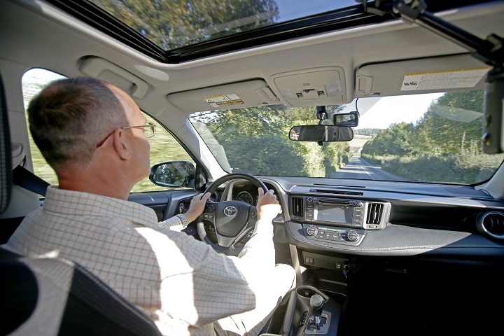 expertfirstdri1's tweet photo. A new virtual reality intervention has been developed to help mature drivers better understand the risks and hazards that become more prevalent with age.
https://t.co/kANWe8lxAW 🔗
#RSGB https://t.co/0Ij8DxPo8h #ExpertFirstDriver #firsttimedrivers