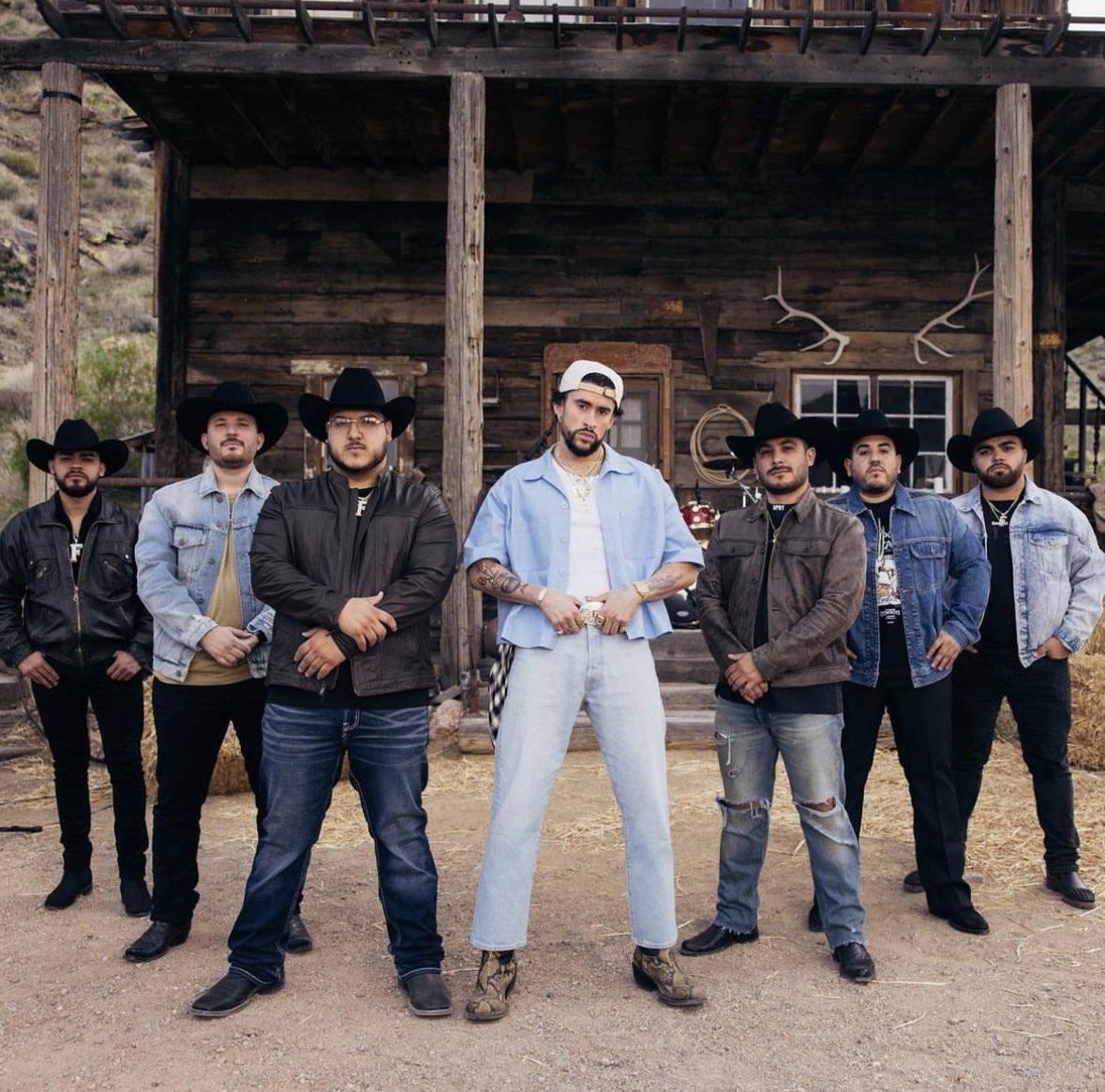 chartdata's tweet photo. Grupo Frontera and Bad Bunny (@sanbenito)'s "un x100to" has reached #1 on US Apple Music. https://t.co/1TH0LMDTWO