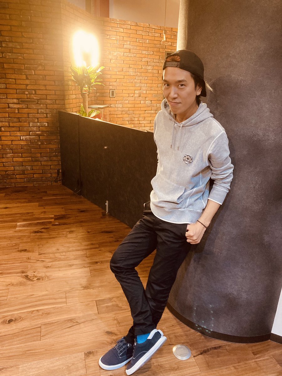 koji0507's tweet photo. YEAR!!!!
本日も21時から始まるぞ🔥
#breakers810
みなさんよろしゅう！公式Twitterのフォローが伸び悩んでおる。。。
みなさま、是非ともフォローお願いします😭
そして、宣伝！拡散もお願い致す。
じゃあ、今日も炎炎の炎に、、、😎🔥🔥🔥
#山口晃司 https://t.co/kErVkMqdtz