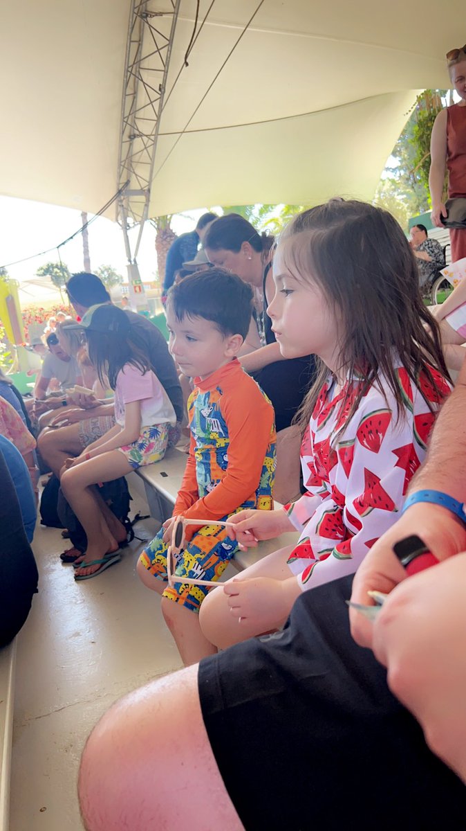 andreamflynn93's tweet photo. They had the Best day at the water park 🎡💖💙💧💦🐠🎠 https://t.co/Jm0hekdvjX