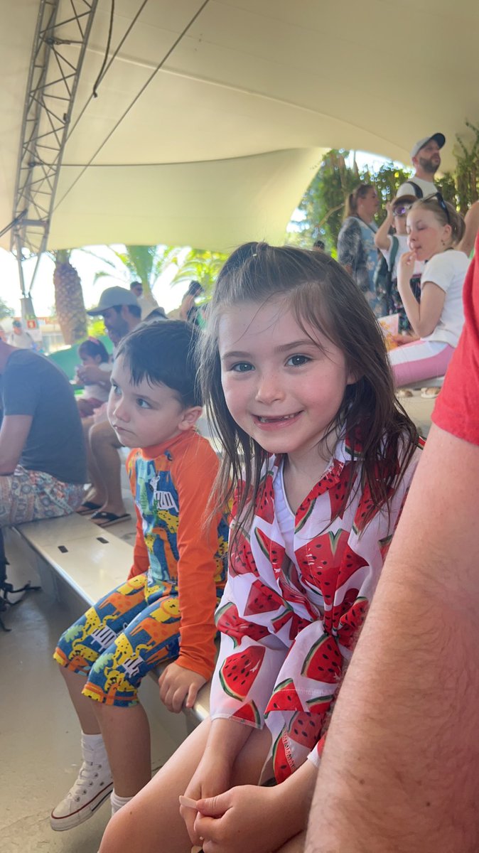 andreamflynn93's tweet photo. They had the Best day at the water park 🎡💖💙💧💦🐠🎠 https://t.co/Jm0hekdvjX