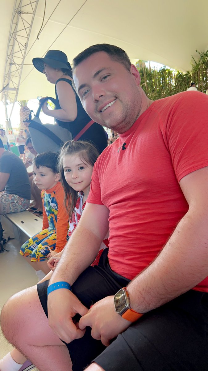 andreamflynn93's tweet photo. They had the Best day at the water park 🎡💖💙💧💦🐠🎠 https://t.co/Jm0hekdvjX