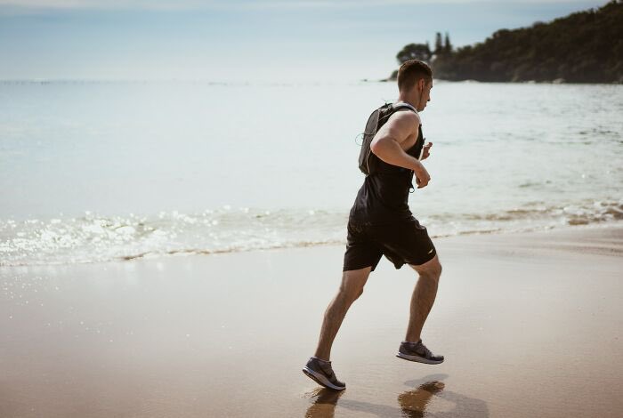 KalteMalte53's tweet photo. Apparently, jogging groups were prohibited from Burundi’s capital in 2014 because opposition parties used them as a pretext for organizing “uprisings.” However, individual jogging is allowed. https://t.co/lKeYzKiYWr