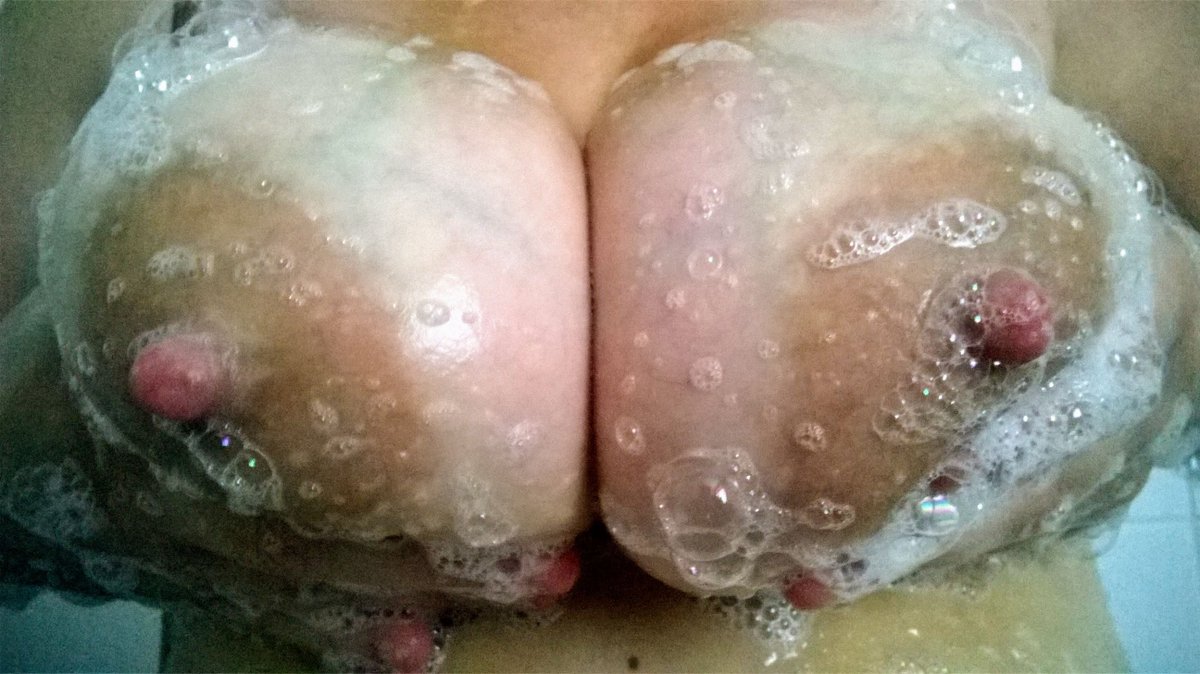 WayneCarter89's tweet photo. Definitely going to be a soapy tit wank 😲 #bigsoapytits #bigtits #bigboobs #bignaturaltits #bignipples #missmysterious https://t.co/XGwKTgToi5
