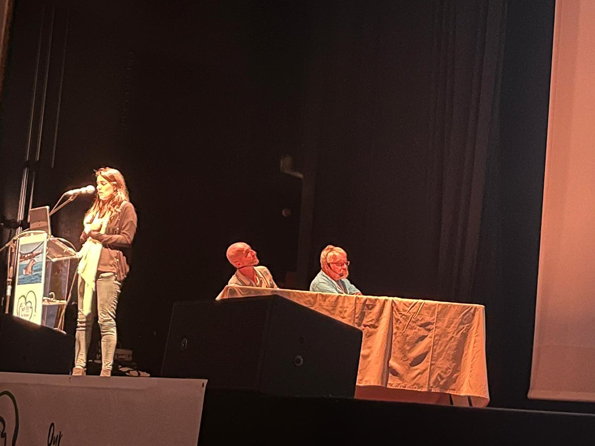 submon_'s tweet image. Natàlia Amigó is now presenting the results of #COSTtERA, our project on underwater behaviour of #bottlenosedolphins in trawl nets in the north of Catalonia.

#ECSConference2023 #ECS2023 @EuroCetSoc @Natalia_nach