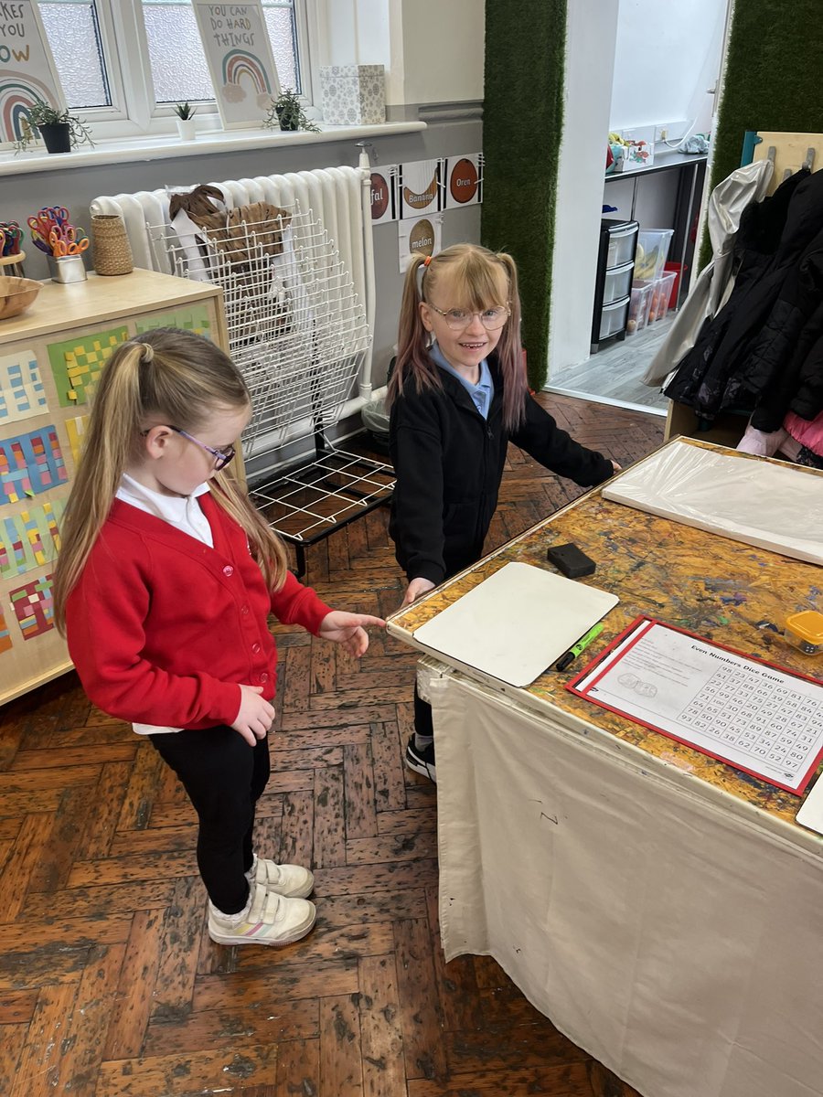 Holtonprimary's tweet photo. Y2 have been busy learning all about length and measuring. They used metre rules to find out if things were less or more than a metre. #HPSYr2 #HPSMathematics https://t.co/cPgBVh4wCB